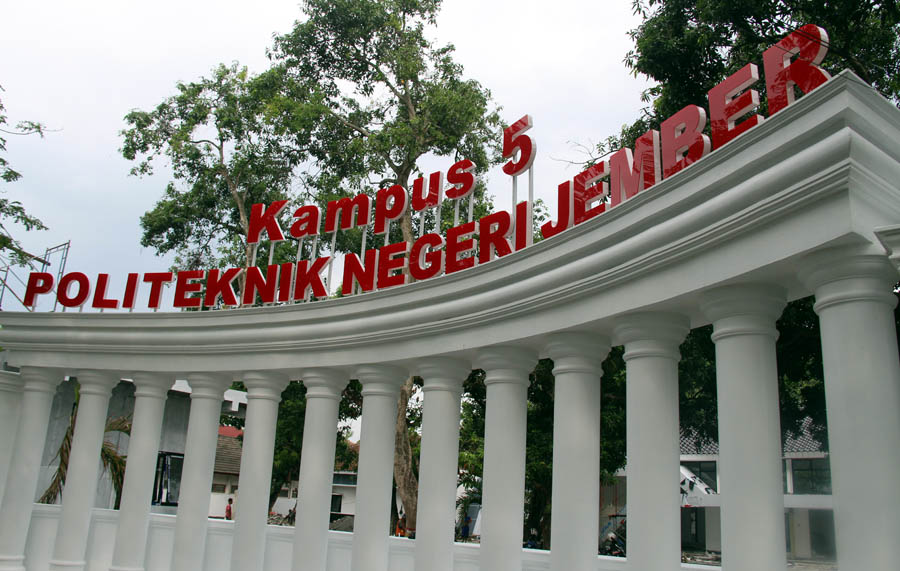 REHAB GEDUNG RAMPUNG: Kampus 5 Polije Ngawi sudah digunakan untuk perkuliahan. (ASEP SYAEFUL BACHRI/JAWA POS RADAR NGAWI)