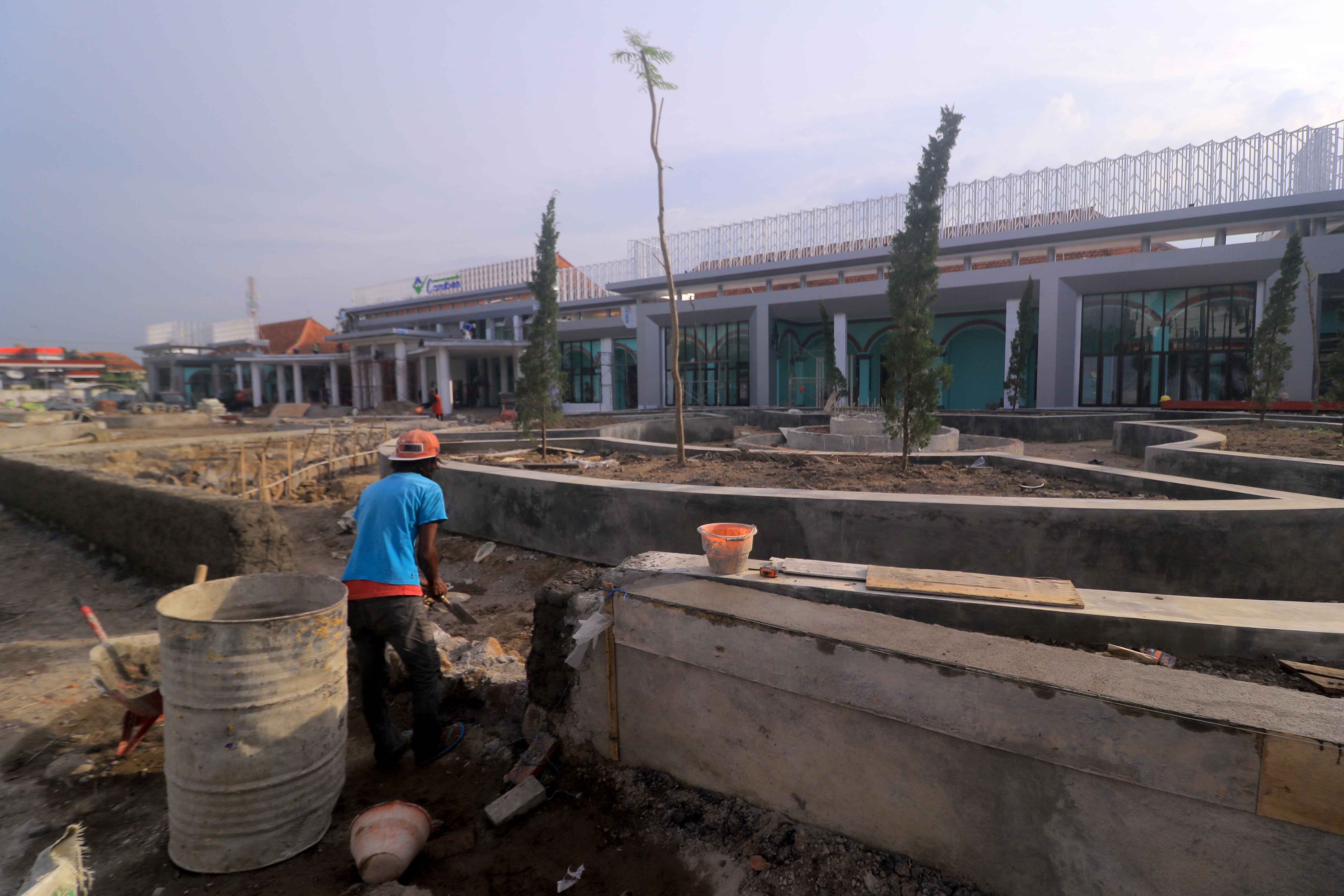 ATENSI: Kejari Kabupaten Madiun memberikan atensi untuk proyek pembangunan taman depan RSUD Caruban.&nbsp;(R. BAGUS RAHADI/RADAR CARUBAN)