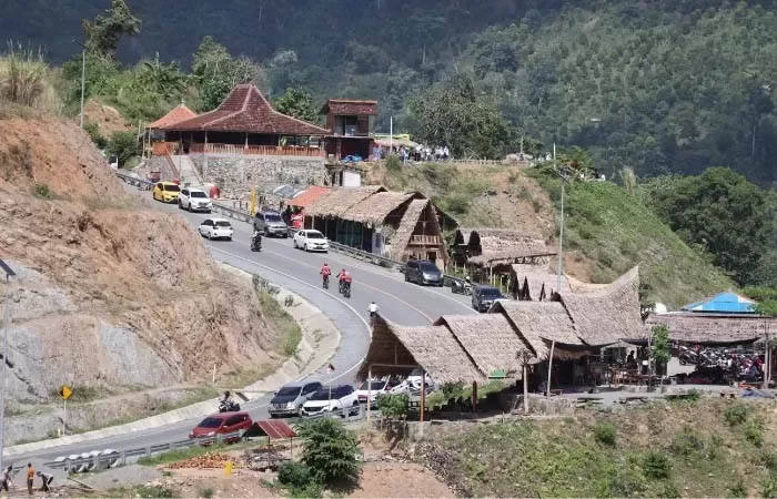Pedagang kaki lima di JLS Tulungagung. (Radar Tulungagung)