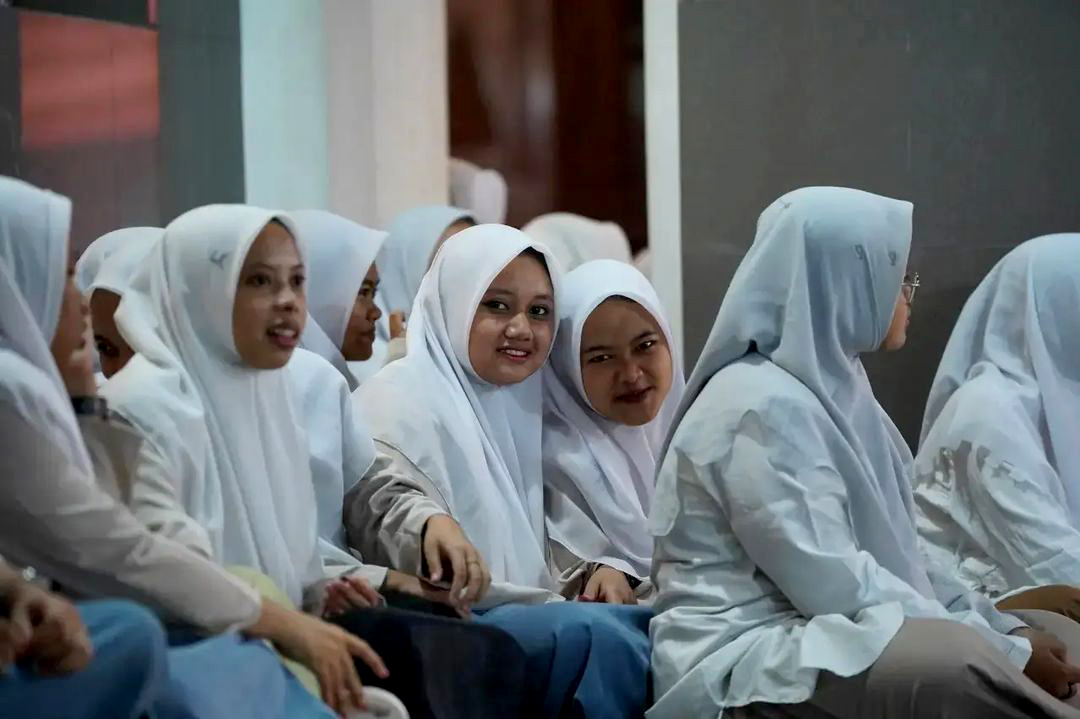 MASUK ABAD KETIGA: Ribuan jemaah mengikuti istighotsah kubro dalam rangka milad ke dua abad (200 tahun) Pondok Pesantren Tremas, Pacitan, Jumat (22/12).&nbsp;(NUR CAHYONO/RADAR PACITAN)