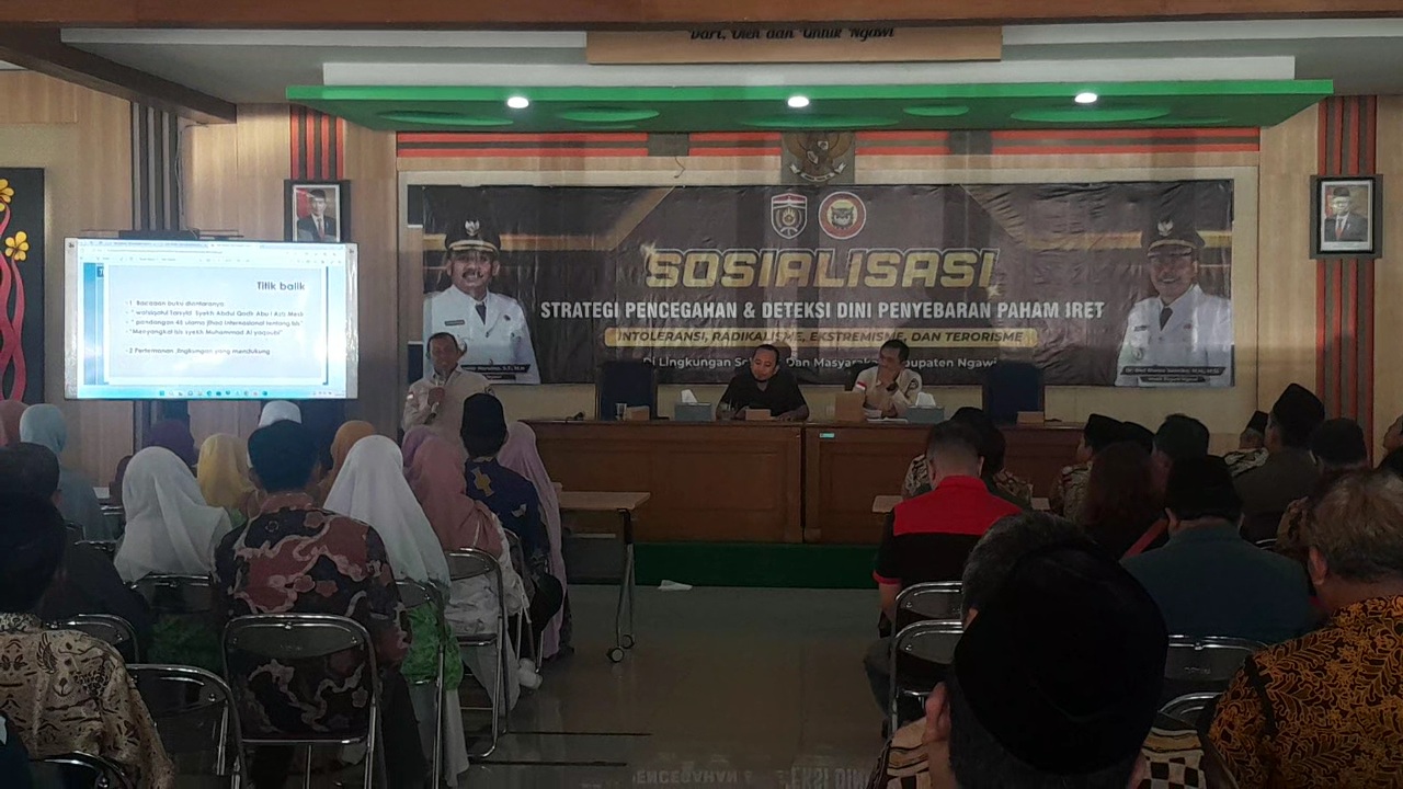 SOSIALISASI: Densus 88 Anti Teror Mabes Polri menggelar sosialisasi pencegahan tindak terorisme di Ngawi kemarin (22/12).&nbsp;(ASEP SYAEFUL BACHRI/JAWA POS RADAR NGAWI)