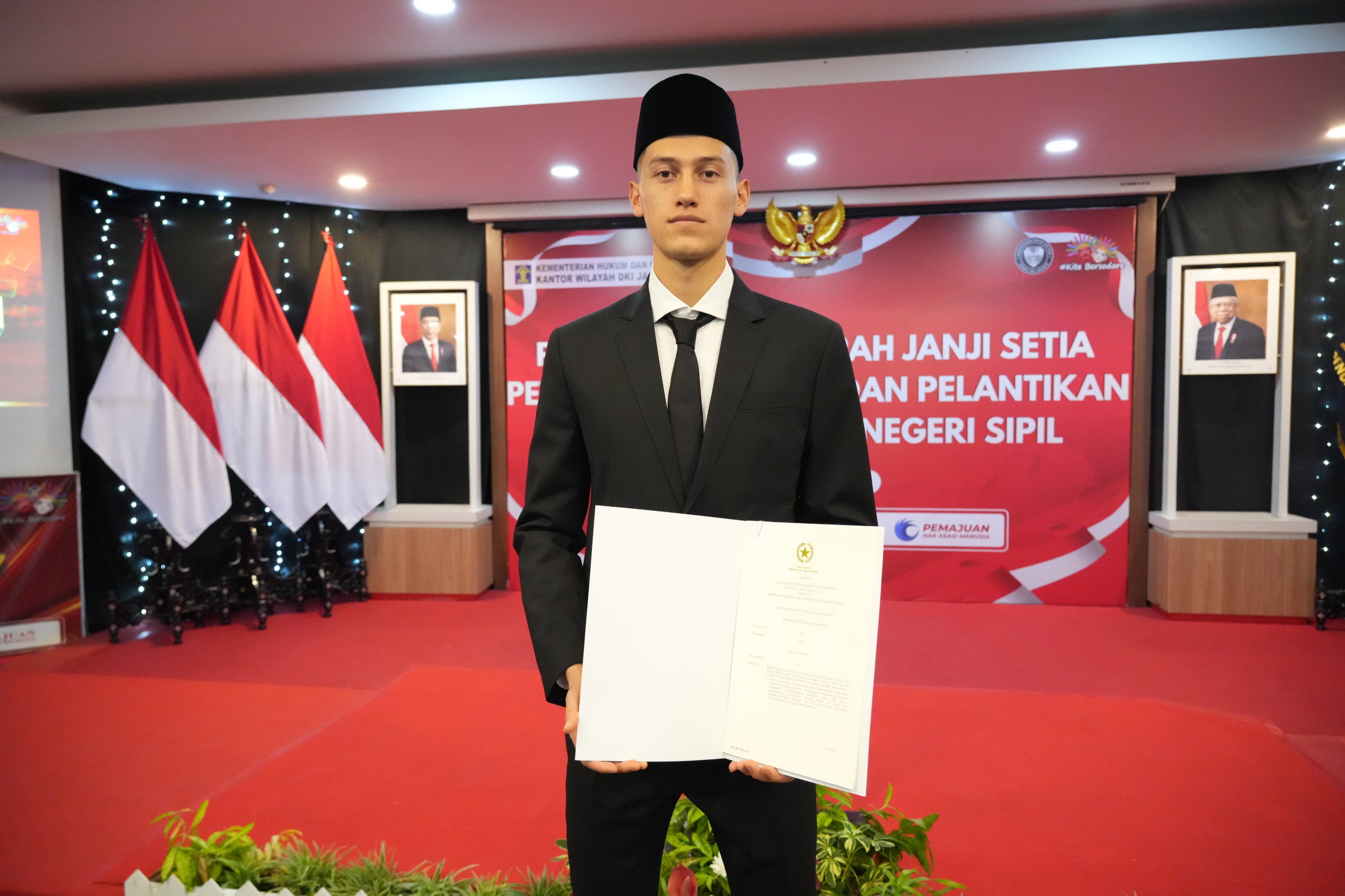 Jay Idzes usai pengambilan sumpah dan janji setia sebagai WNI. (pssi.org)