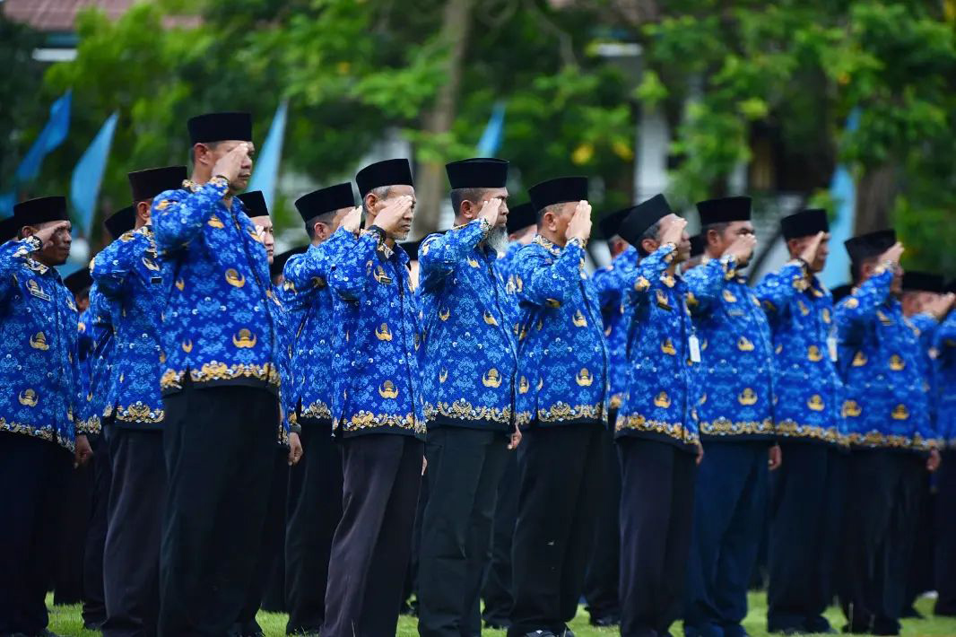 ILUSTRASI ASN: Para pegawai Pemkab Pacitan mengikuti apel. (DOKUMEN RADAR MADIUN)