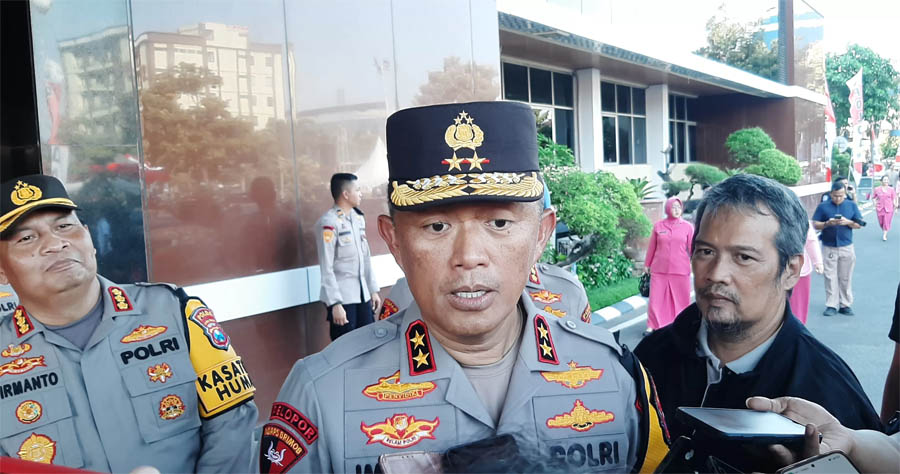 Kapolda Jatim Irjen Pol Imam Sugianto meminta masyarakat menghindari perayaan tahun baru berlebihan seperti konvoi di jalan raya. (FOTO: MAHRUS/RADAR SURABAYA)