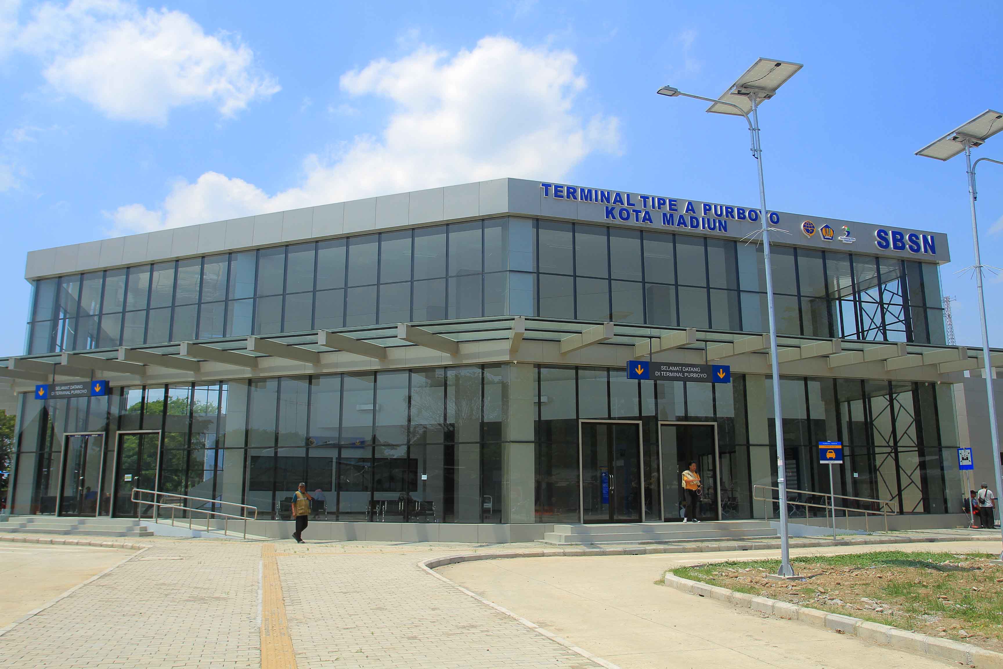TIPE A: Tampilan bangunan Terminal Purboyo setelah selesai direvitalisasi pada Agustus 2023 lalu. (BAGAS BIMANTARA/RADAR MADIUN)