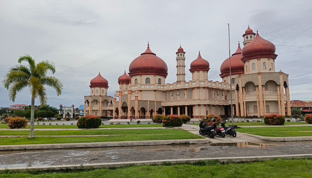 Masjid Agung Baitul Makmur Meulaboh (DOKUMEN GIFFARRI)