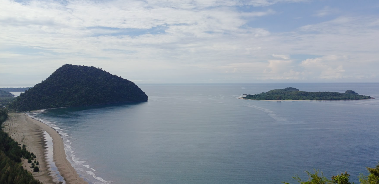 Pemandangan Pantai Ujong Seudeun dari Puncak Geurutee, Lamno, Aceh Jaya (DOKUMEN GIFFARRI)
