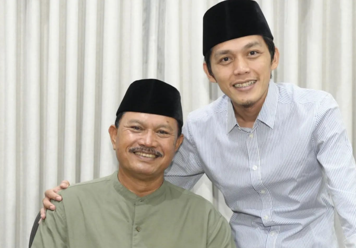 AKRAB: Momen kedekatan Wali Kota Madiun Maidi dan Gus Iqdam di Balai Kota Madiun, Jumat (5/1). (INSTAGRAM @PAKMAIDI)