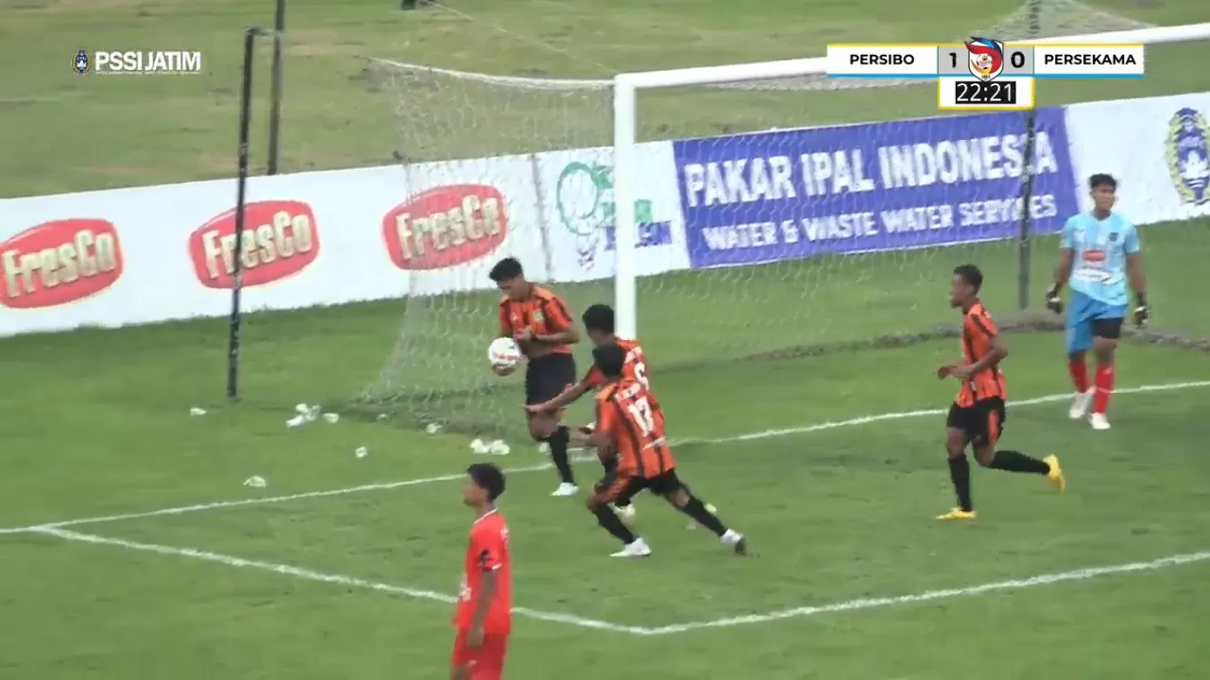 Selebrasi pemain Persibo usai mencetak gol pertama ke gawang Persekama. (PSSI Jatim)
