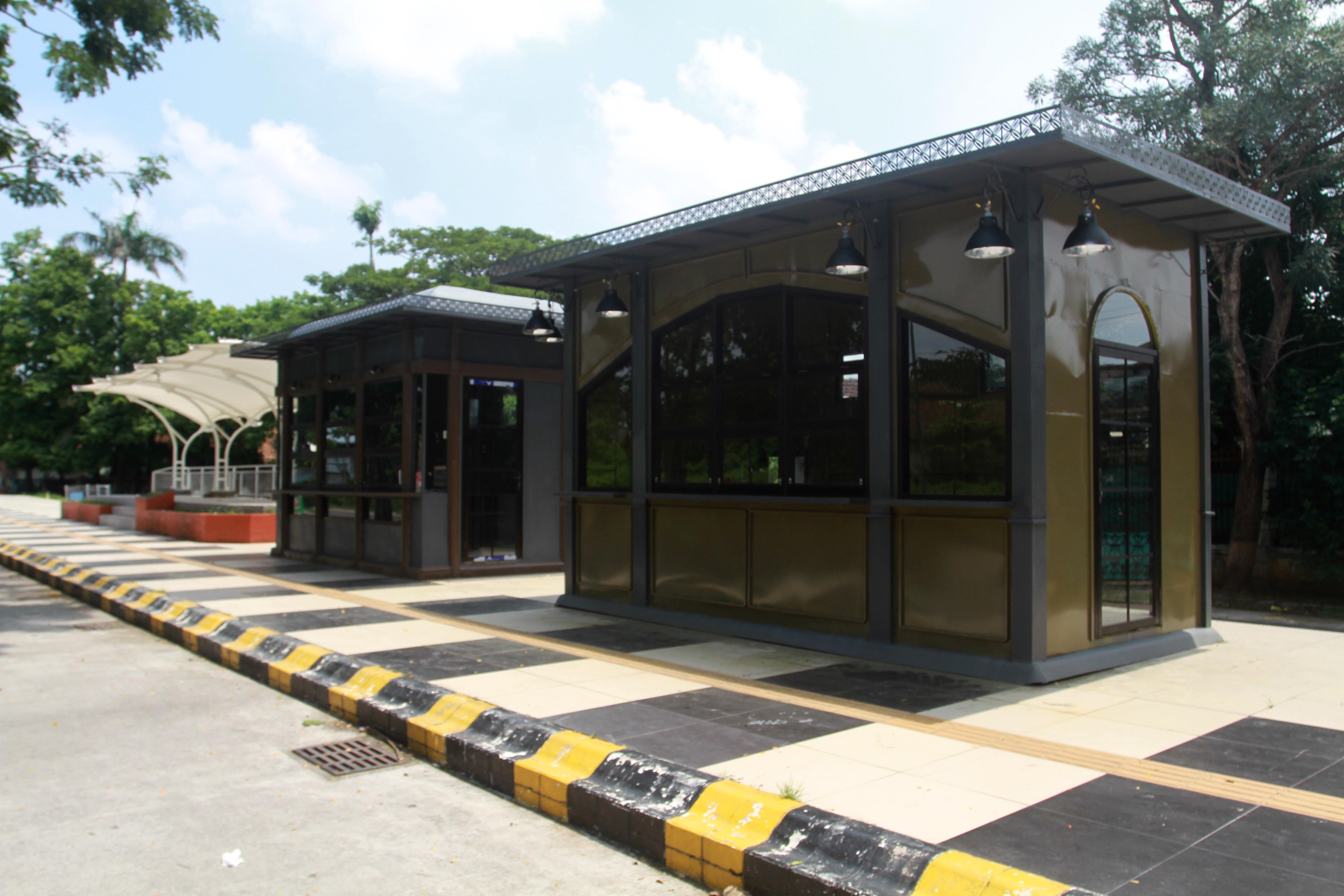 SENTRA KULINER: Disdag Kota Madiun matangkan konsep lapak kontainer di Jalan Rimba Darma. (BAGAS BIMANTARA/RADAR MADIUN)