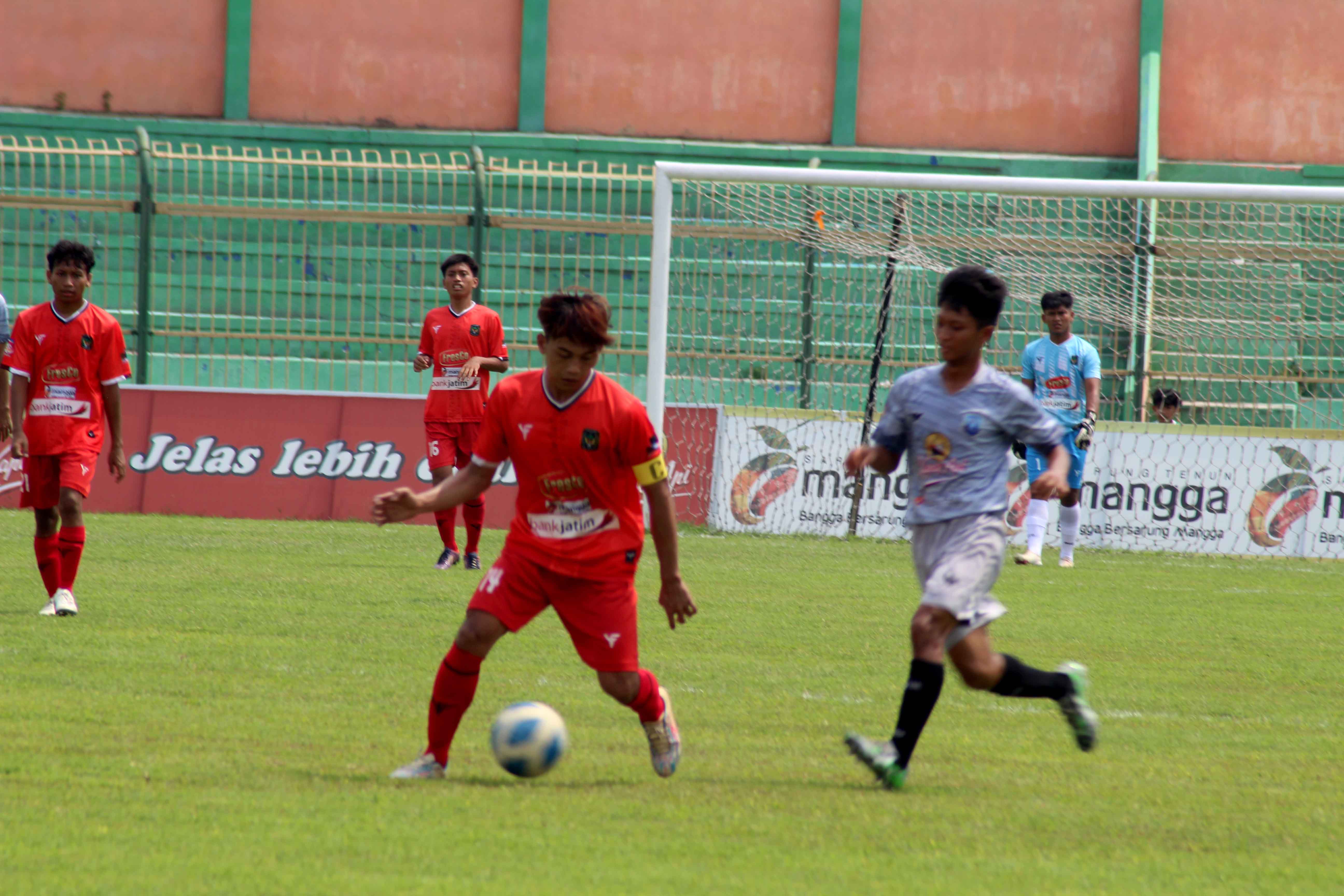 GAGAL MELENGGANG: Perspa Pacitan ditundukkan Persekama Kabupaten Madiun 1-2 dalam laga terakhir babak 28 besar Liga 3 Jatim, kemarin&nbsp; (11/1).&nbsp;(PERSEKAMA UNTUK RADAR PACITAN)