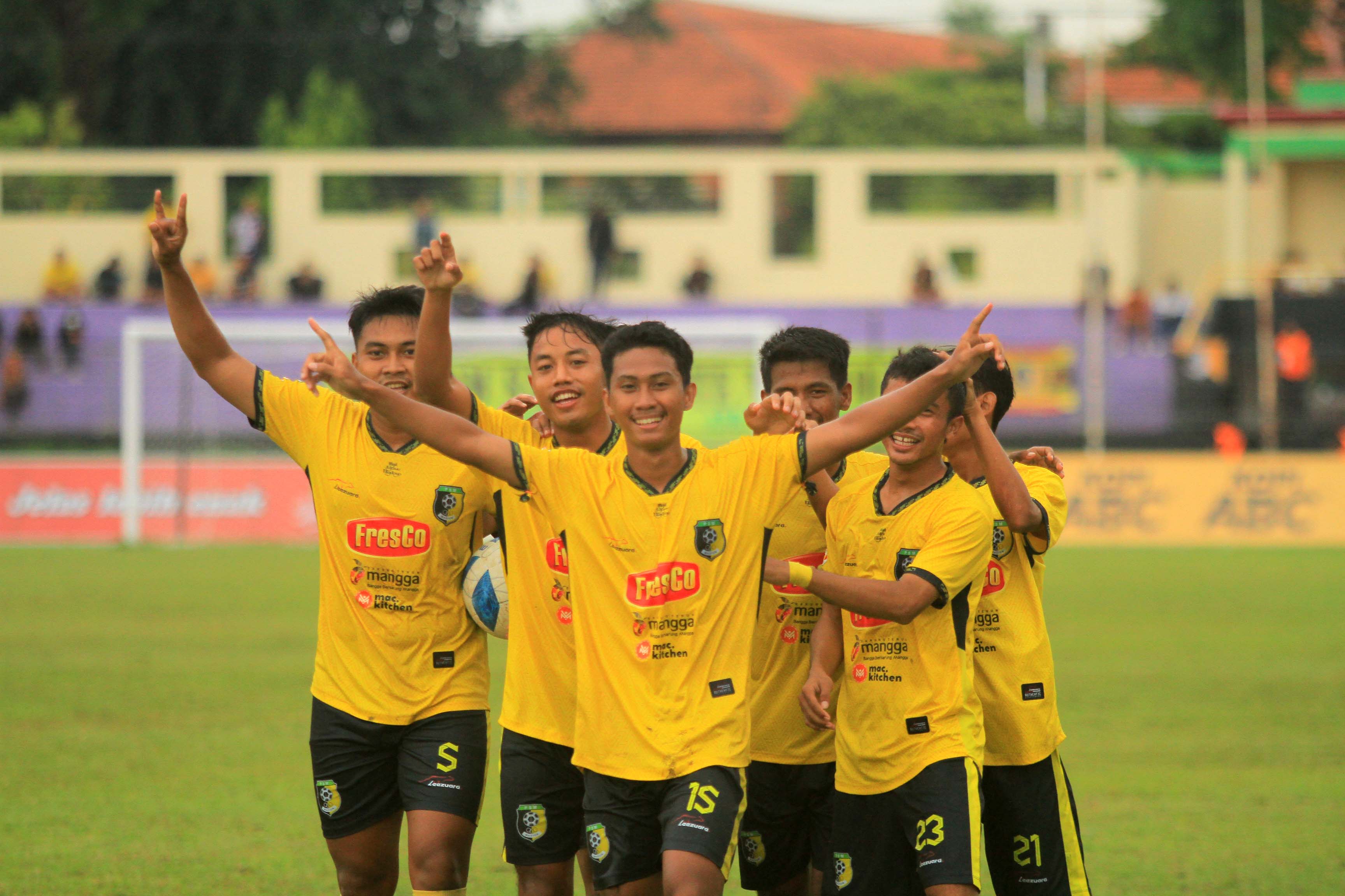 HABIS-HABISAN: PSM Madiun bakal tampil dengan skuad terbaik mereka jelang menghadapi Persekabpas Pasuruan besok (18/1).&nbsp;(BAGAS BIMANTARA/RADAR MADIUN)