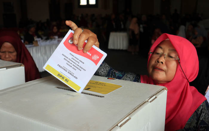Ilustrasi Foto : Simulasi pemungutan suara Pemilu 2024 di Ponorogo beberapa waktu lalu.