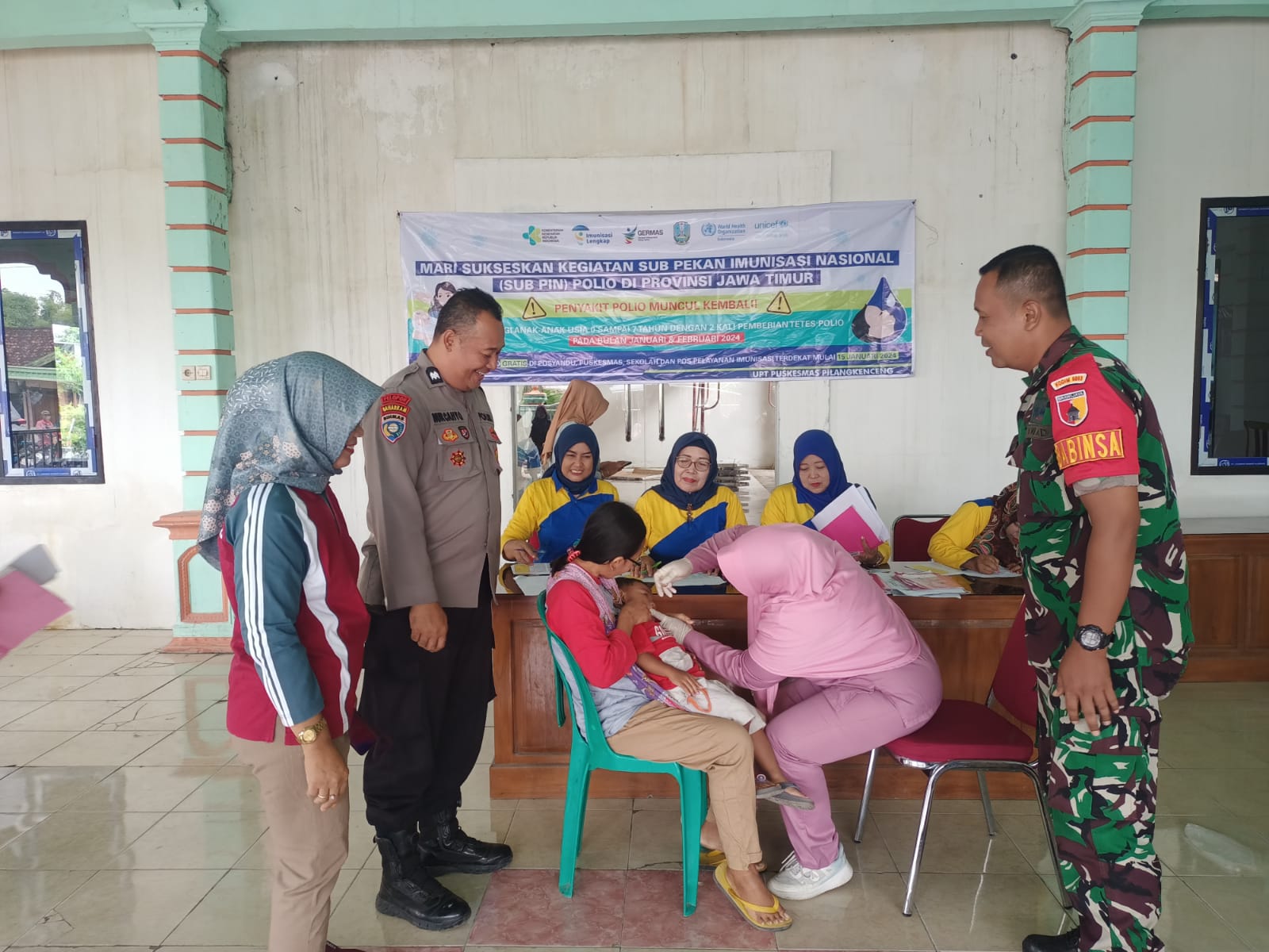 GENCAR: Anak usia 0-7 tahun yang tersebar di wilayah Desa Sumbergandu memperoleh vaksin polio.&nbsp;(PEMDES SUMBERGANDU)