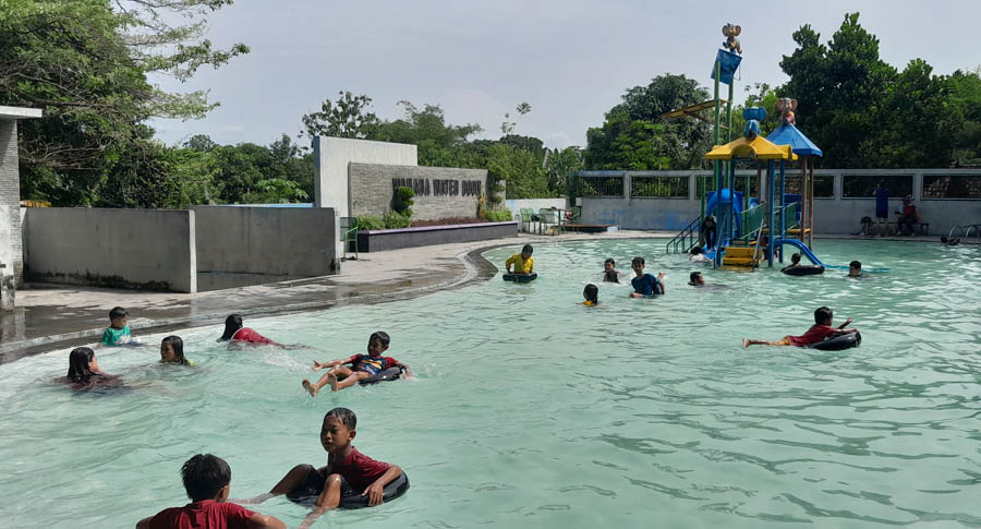 PERBAIKAN TAWUN: Komisi III DPRD Ngawi ingin kolam renang dan sendang beji juga diperbaiki.