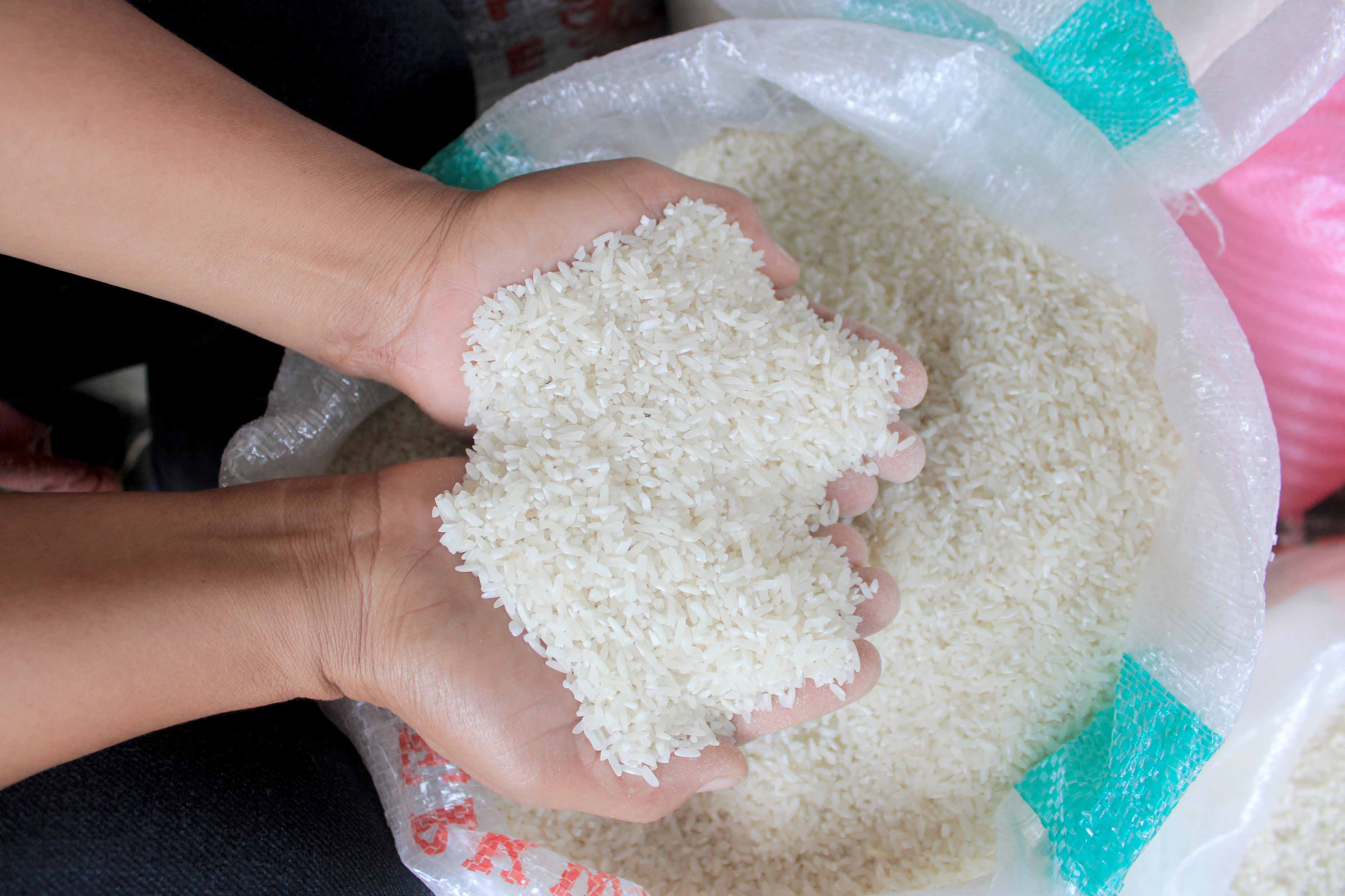 MAHAL: Harga beras di Magetan masih tinggi. Kondisi ini dikeluhkan para pedagang.