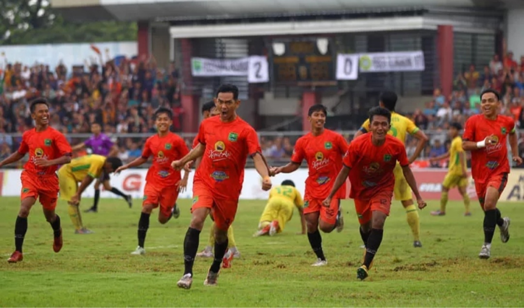 Persekabpas pesta gol ke gawang Perseta 1970 di match pertama. (Radar Bromo)