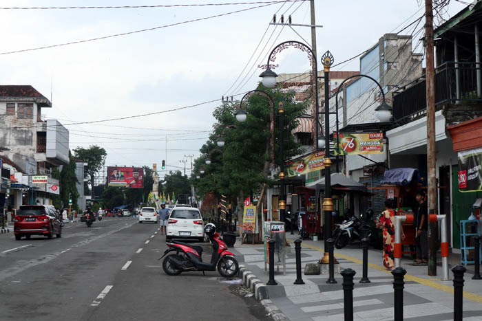 TERANG TERUS: Pemkab Ponorogo mengalokasikan anggaran senilai Rp 600 juta untuk pemasangan PJU di Jalan Urip Sumoharjo.