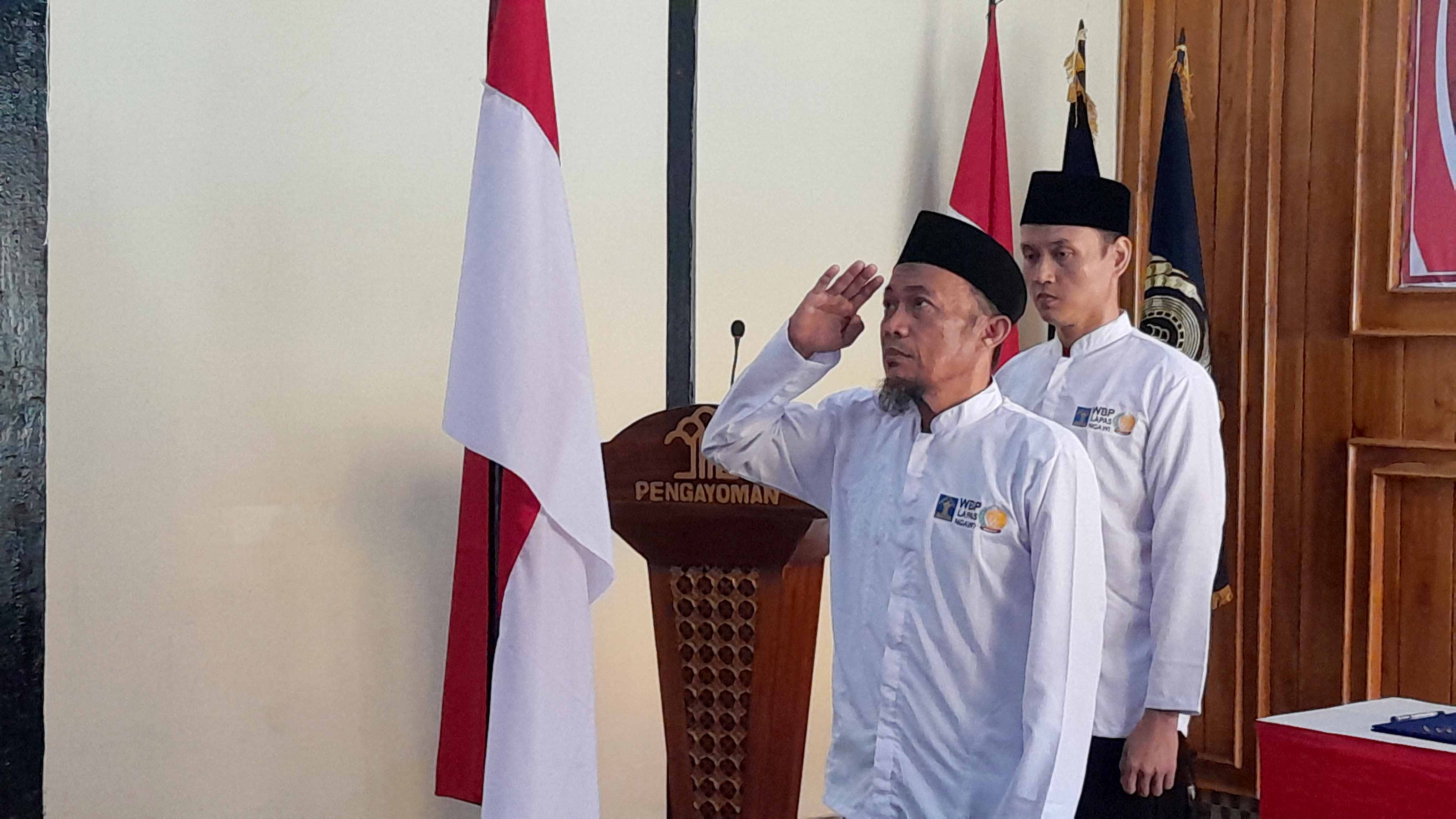 BERTAUBAT: Dua narapidana terorisme Lapas Kelas II B Ngawi melakukan ikrar setia terhadap NKRI, Kamis (1/2/2024) kemarin.