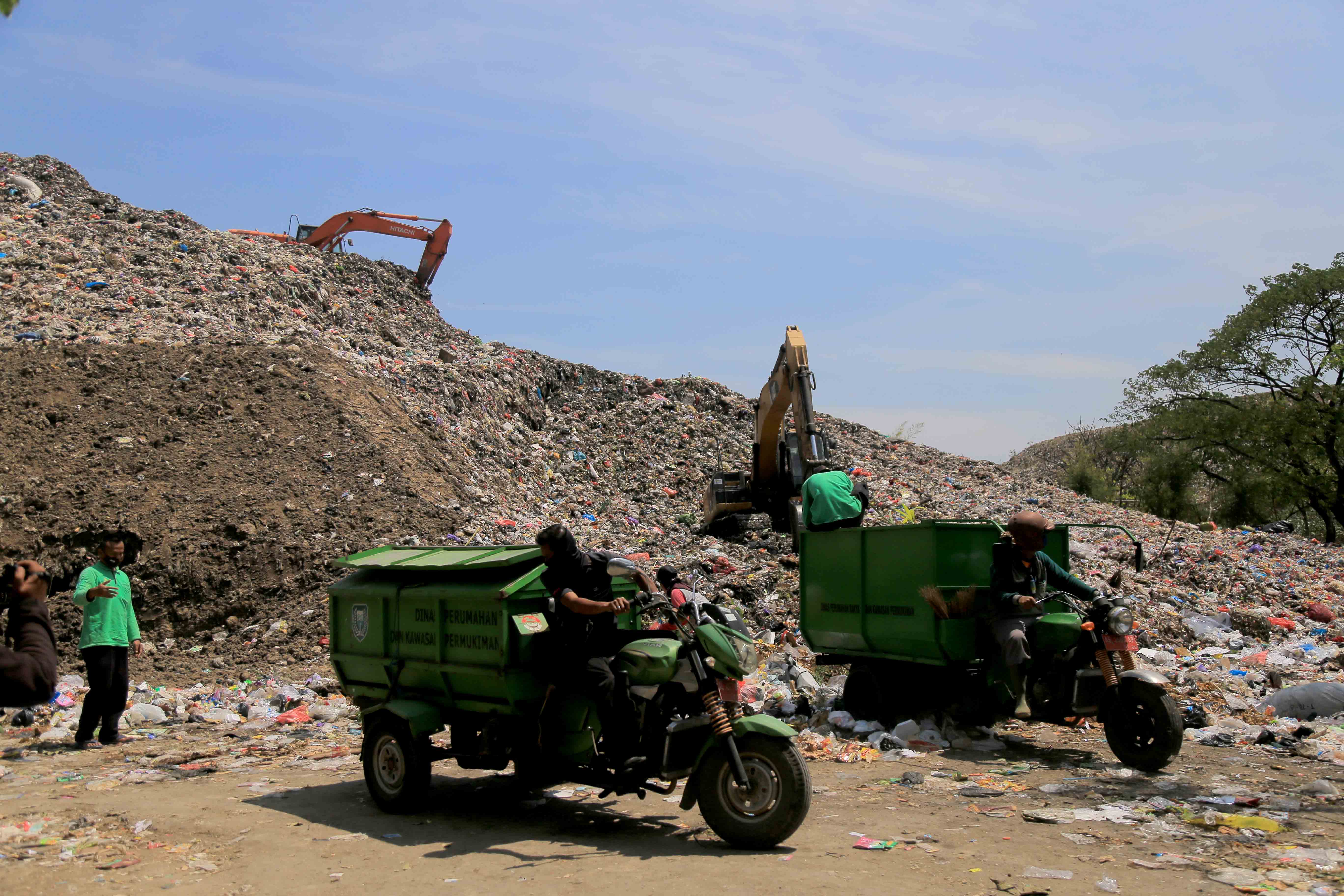 MENGGUNUNG: Kondisi TPA Winongo, Kota Madiun. (BAGAS BIMANTARA/RADAR MADIUN)