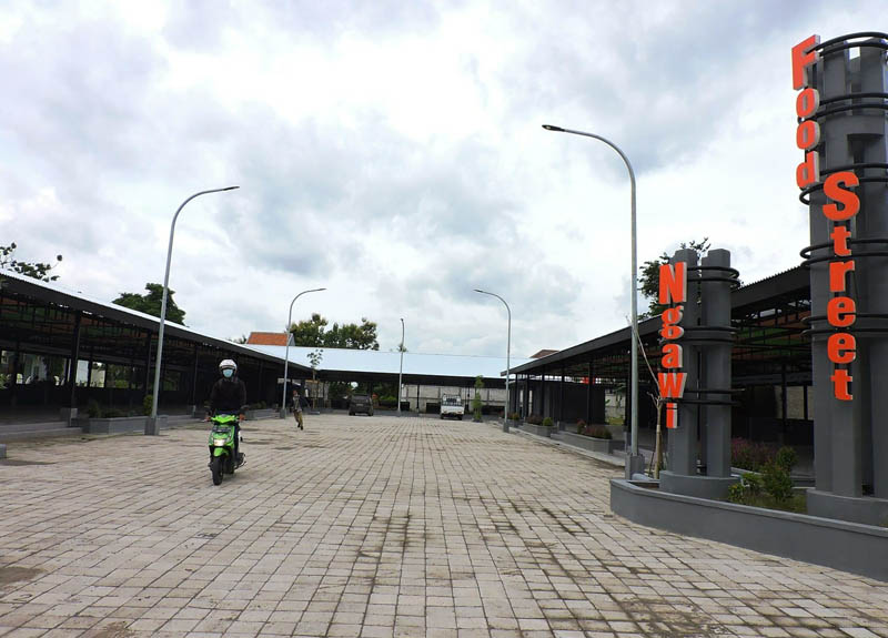 TIDAK LAGI GRATIS: Pemkab Ngawi menarik retribusi sewa kios Ngawi Street Food.