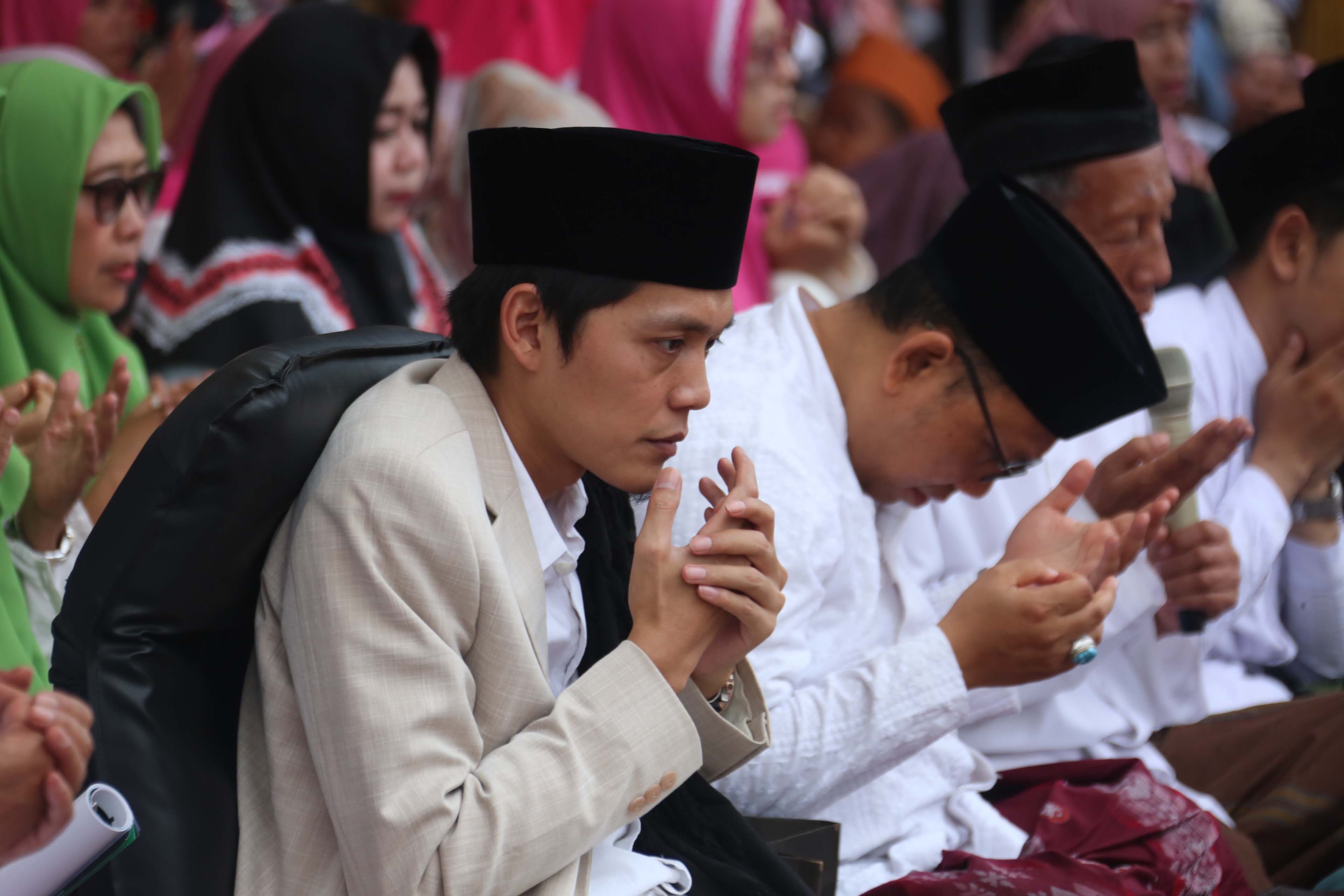 DEKENGANE PUSAT: Gus Iqdam memberikan ijazah amalan di hari Jumat terakhir bulan Rajab atau tanggal 9 Februari 2024. (PEMKAB PONOROGO UNTUK JAWA POS RADAR MADIUN)
