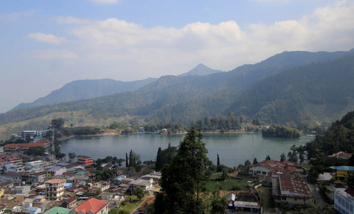 WISATA ALAM: Telaga Sarangan masih menjadi objek wisata andalan Pemkab Magetan dalam memenuhi target setoran PAD dari sektor pelesiran pada tahun ini.