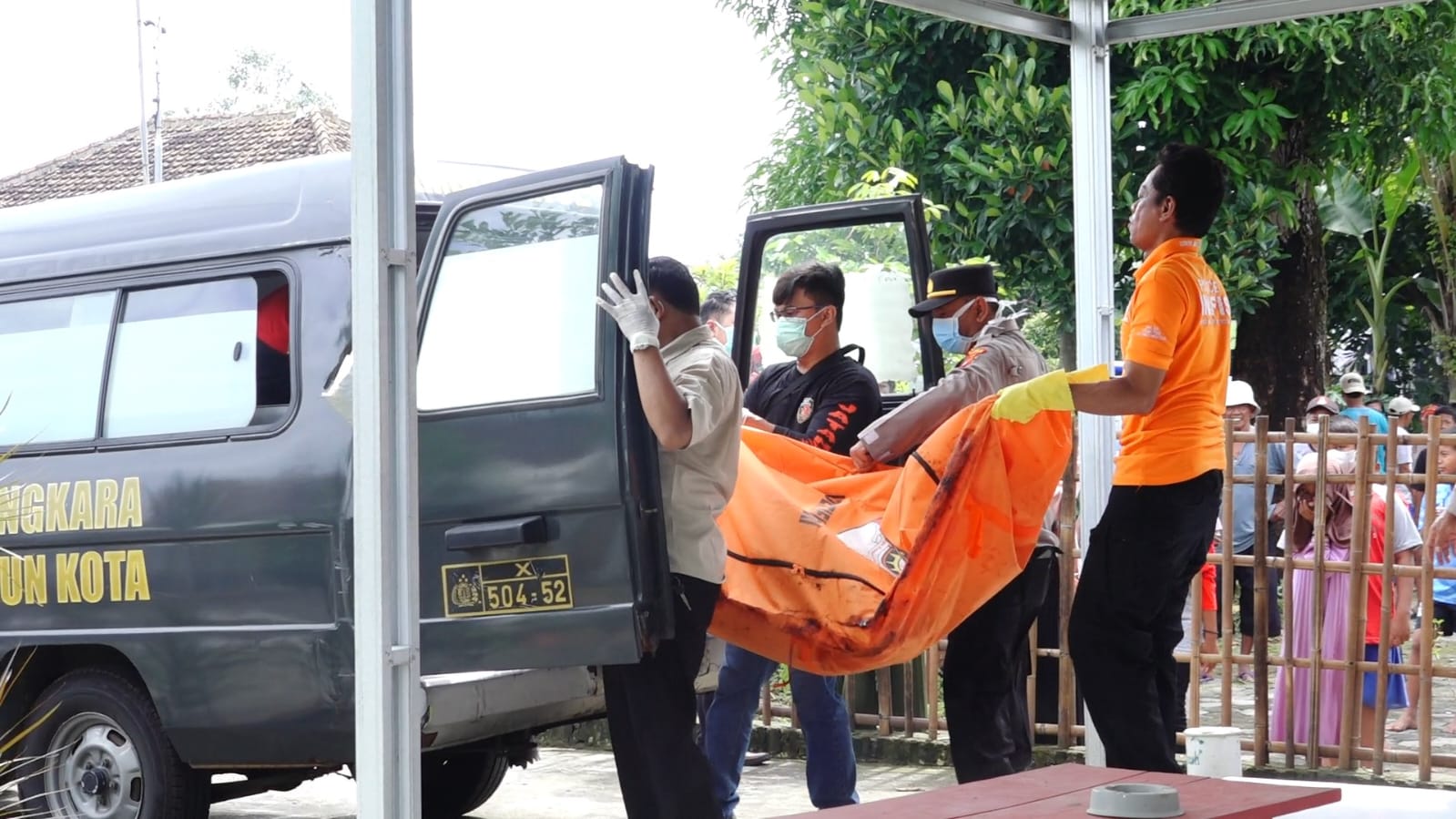 MEREGANG NYAWA: Soleman, 76, ditemukan meninggal di dalam rumahnya yang berlokasi di Desa Kincang Wetan, Jiwan, Kabupaten Madiun&nbsp;pada Minggu (18/2/2024).&nbsp;(POLSEK JIWAN/JAWA POS RADAR MADIUN)