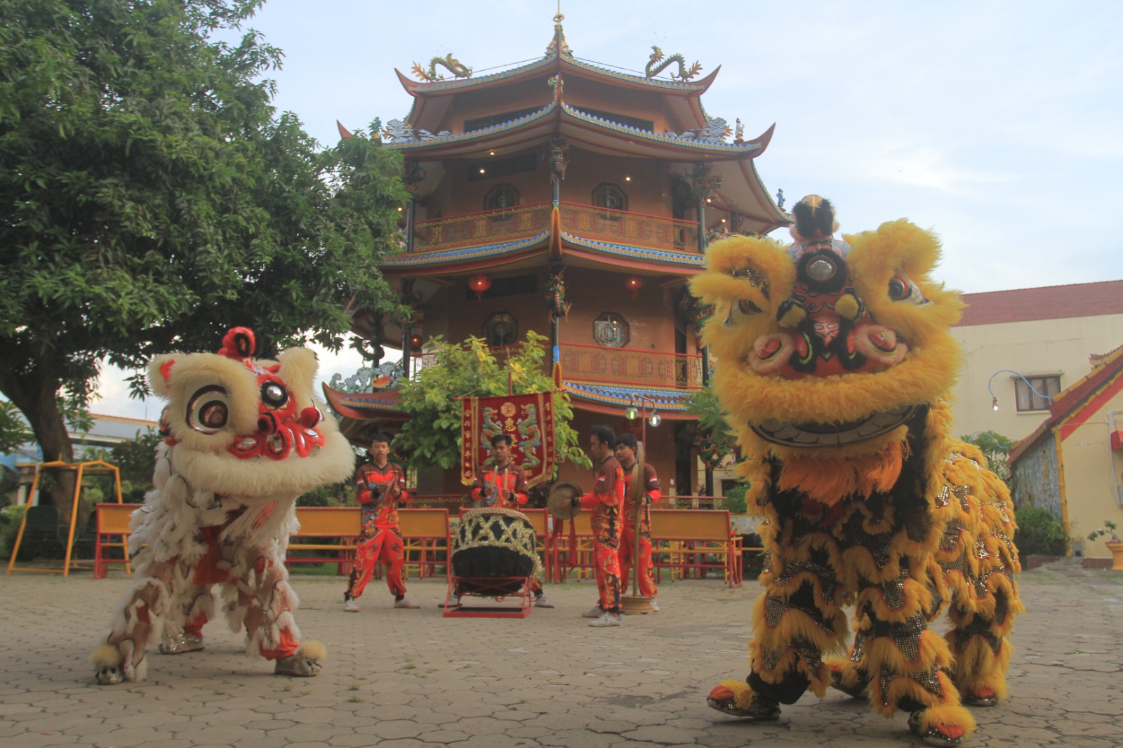 Barongsai lekat dengan Perayaan Imlek dan Cap Go Meh. (BAGAS BIMANTARA/RADAR MADIUN)