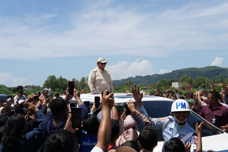 UNGGUL: Capres Nomor Urut 02 Prabowo Subianto saat berkunjung ke Pacitan beberapa waktu lalu.&nbsp;(NUR CAHYONO/RADAR PACITAN)