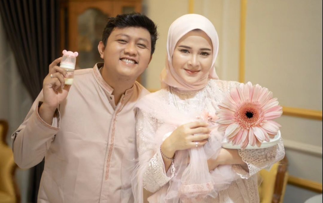 Denny Caknan, sang istri Bella Bonita, dan Cundamani saat syukuran di Madiun. (IG Denny Caknan)