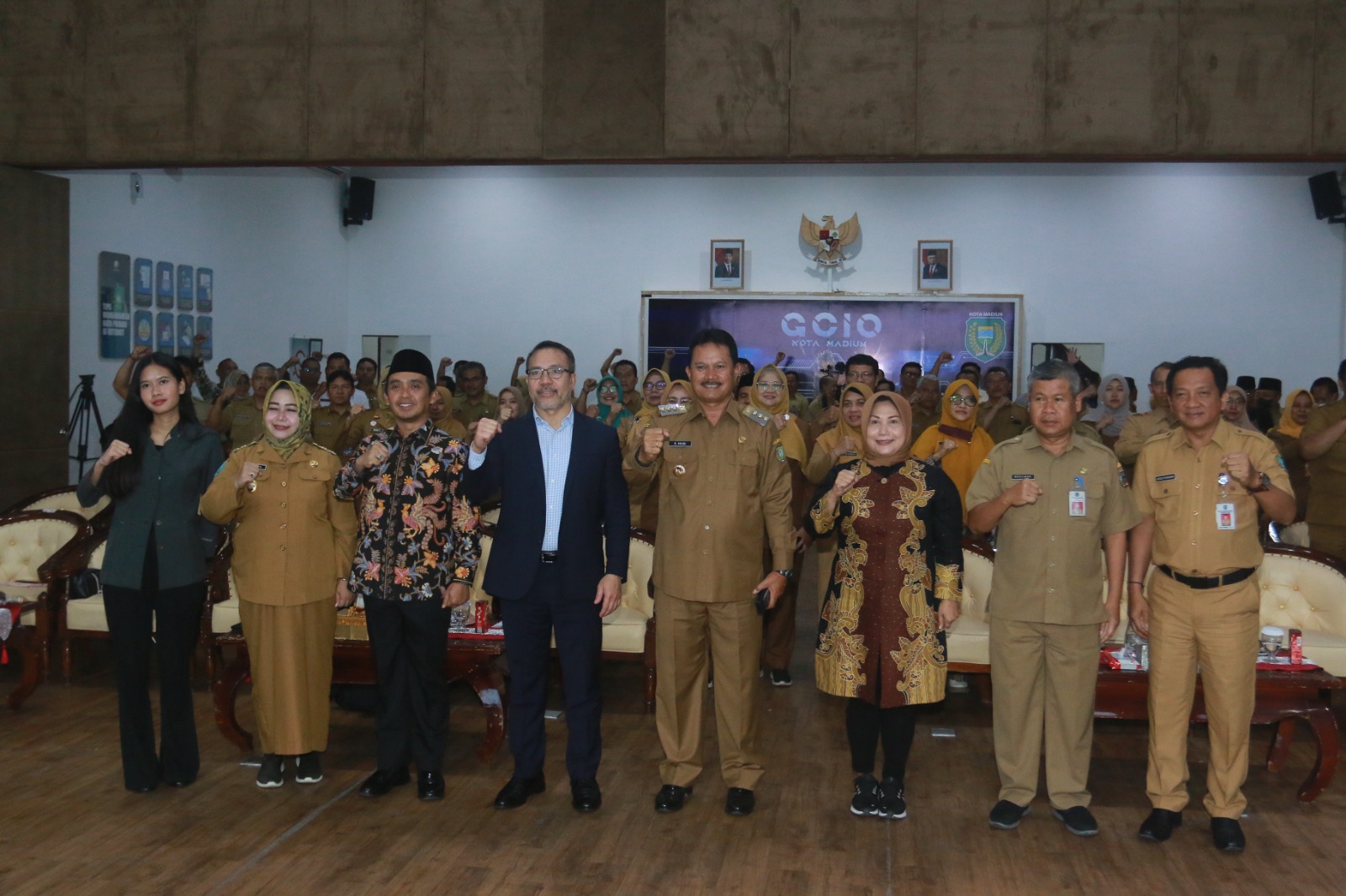 KERJA SAMA: Sejumlah perwakilan pemerintah daerah di Madiun Raya saat mengikuti paparan potensi kerja sama investasi dengan Amerika Serikat, Senin (26/2/2024). (BAGAS BIMANTARA/RADAR MADIUN)