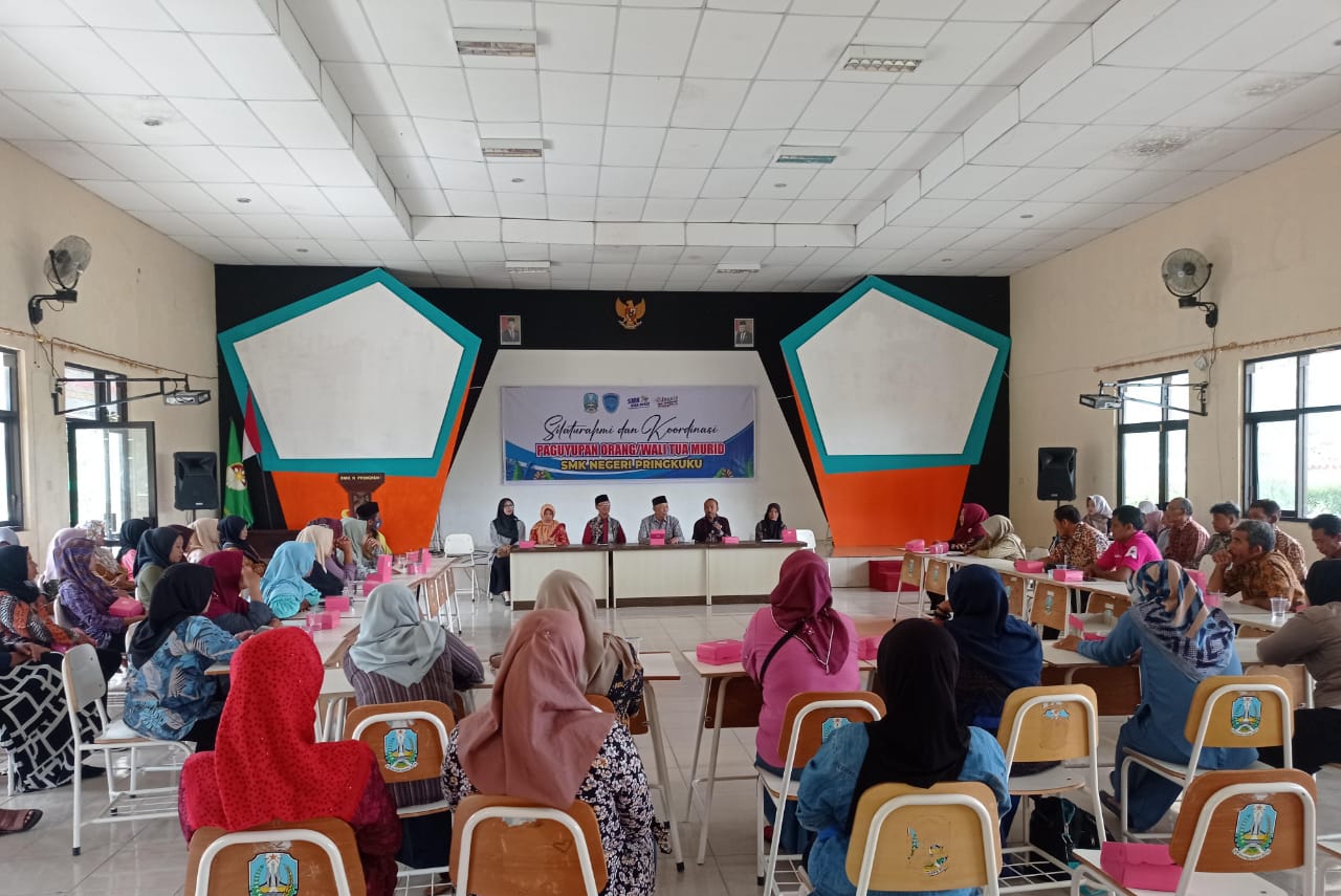 RUTIN: Rapat paguyuban wali murid dan komite SMKN Pringkuku.&nbsp;(SUCI OKTAVIA/RADAR PACITAN)