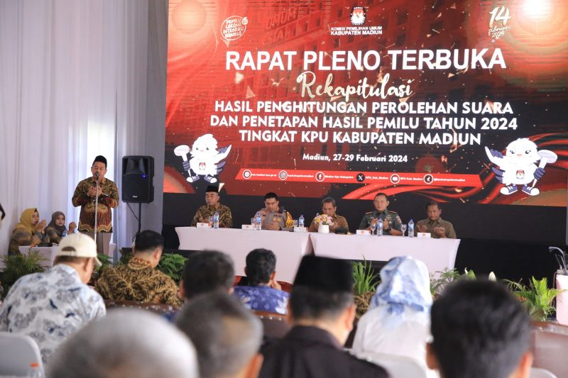 SUDAH DIMULAI: Rekapitulasi suara Pemilu 2024 tingkat kabupaten oleh KPU Kabupaten Madiun. (ANTARA)