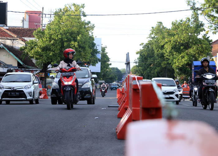SATU ARAH: Jalan Sultan Agung menjadi salah satu ruas padat selama uji coba one way sejak 14 Februari lalu.