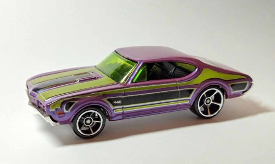Hot Wheels Purple Olds 442.