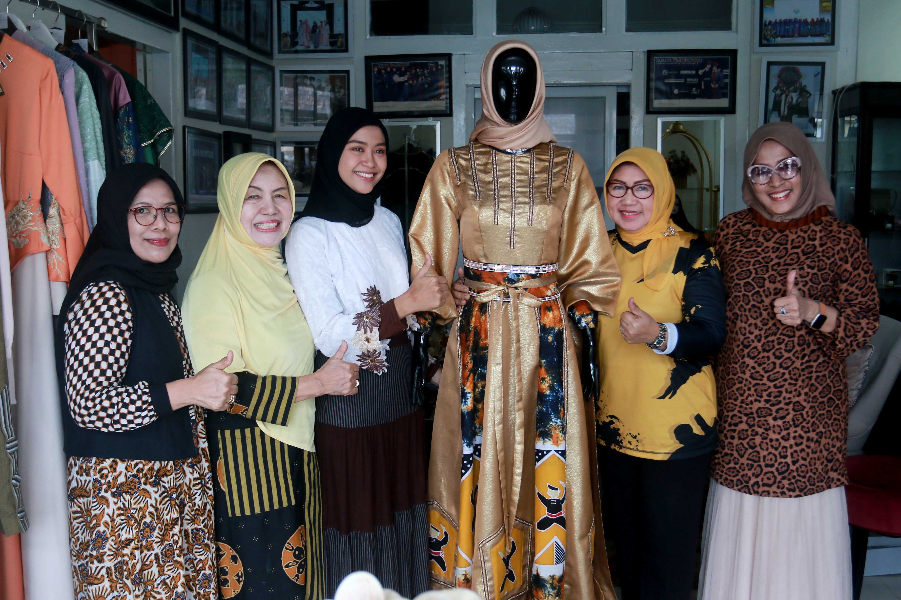 GO NASIONAL: Ikatan Pengusaha Muslimah Indonesia (IPEMI) Provinsi Jawa Timur (Jatim) dalam pemilihan Duta Muslimah Preneur 2024, pada 3 Maret di Ballroom Hotel MG Setos Semarang. (BAGAS BIMANTARA/JAWA