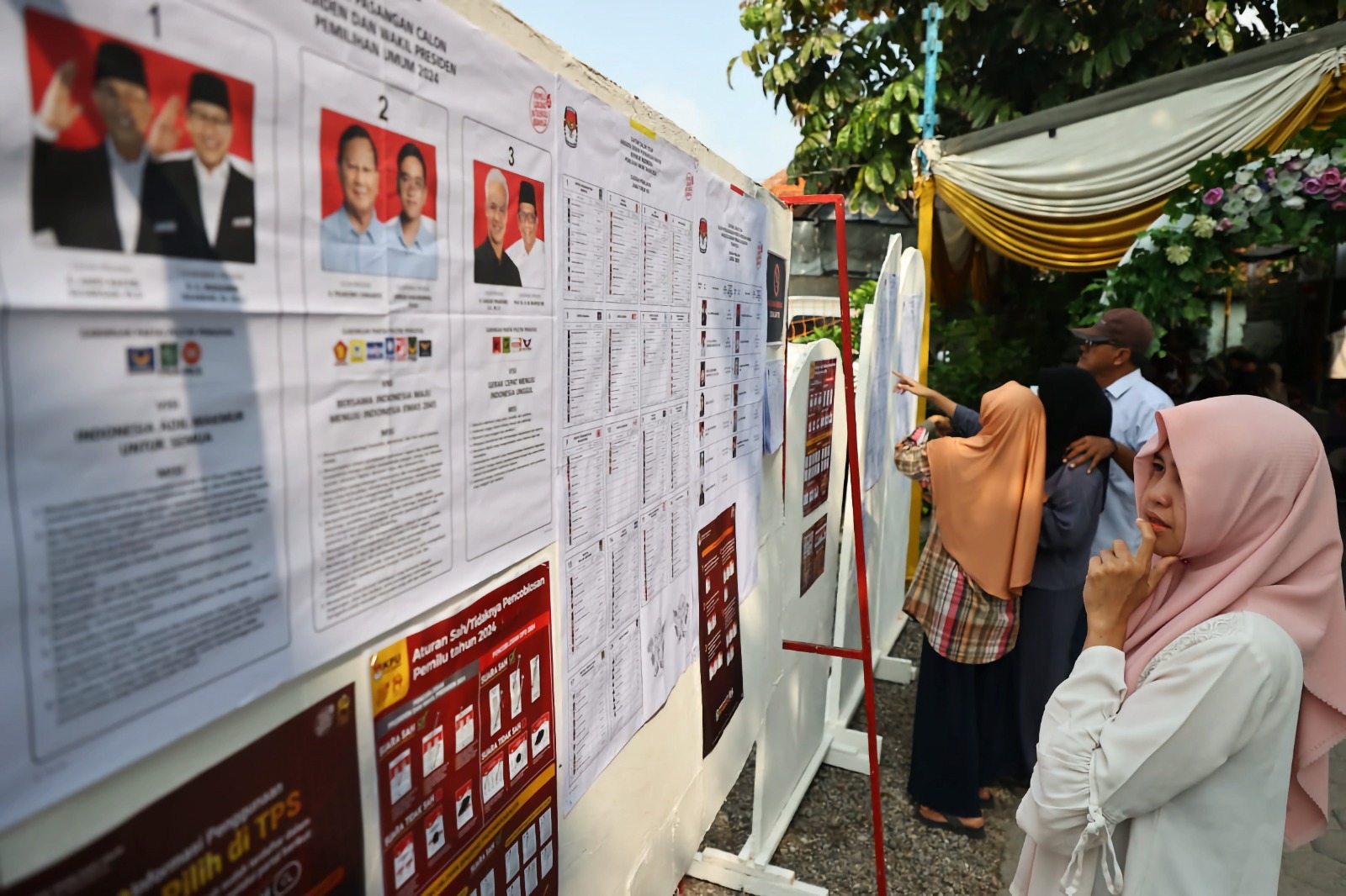 HAK PILIH: KPU mencatat tingkat partisipasi pemilih di Pemilu 2024 melebihi gelaran pesta demokrasi lima tahun lalu. (BAGAS BIMANTARA/RADAR MADIUN)