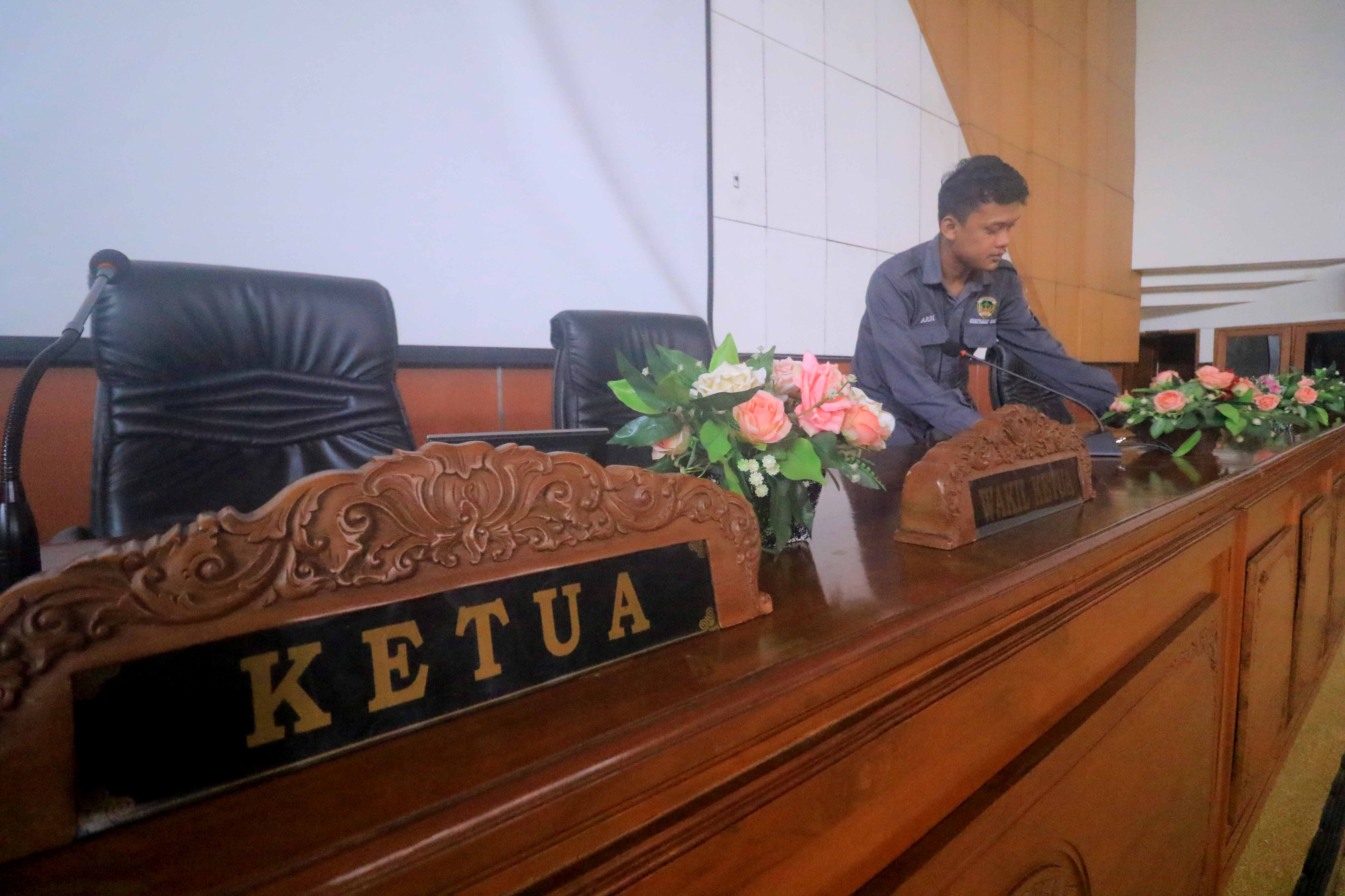 ILUSTRASI: Kursi ketua dan wakil ketua DPRD Kabupaten Madiun siap diisi untuk periode 2024-2029 mendatang.&nbsp;(R. BAGUS RAHADI/RADAR MADIUN)