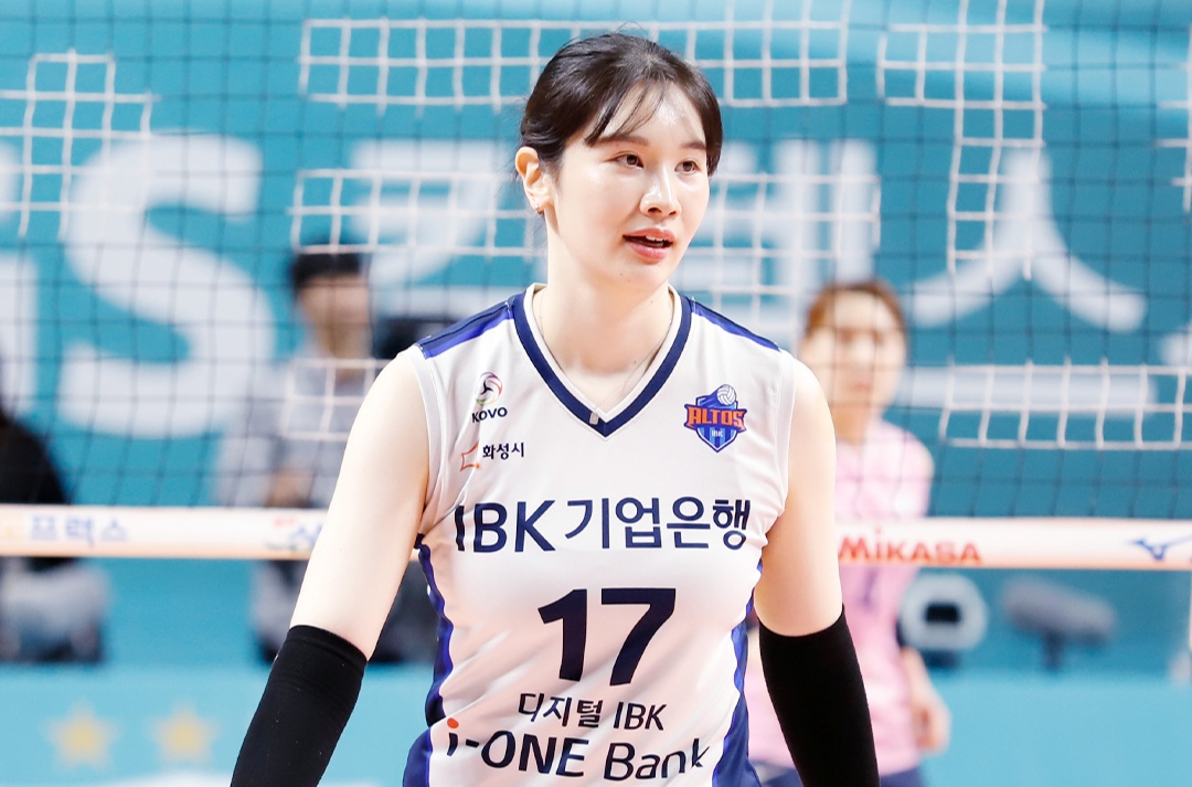 Middle blocker IBK Kim Hyeon-jeong.