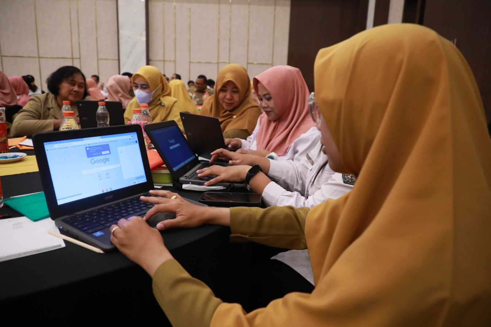 TEKNOLOGI: Guru SD-SMP di Kota Madiun mengikuti pelatihan chromebook.
