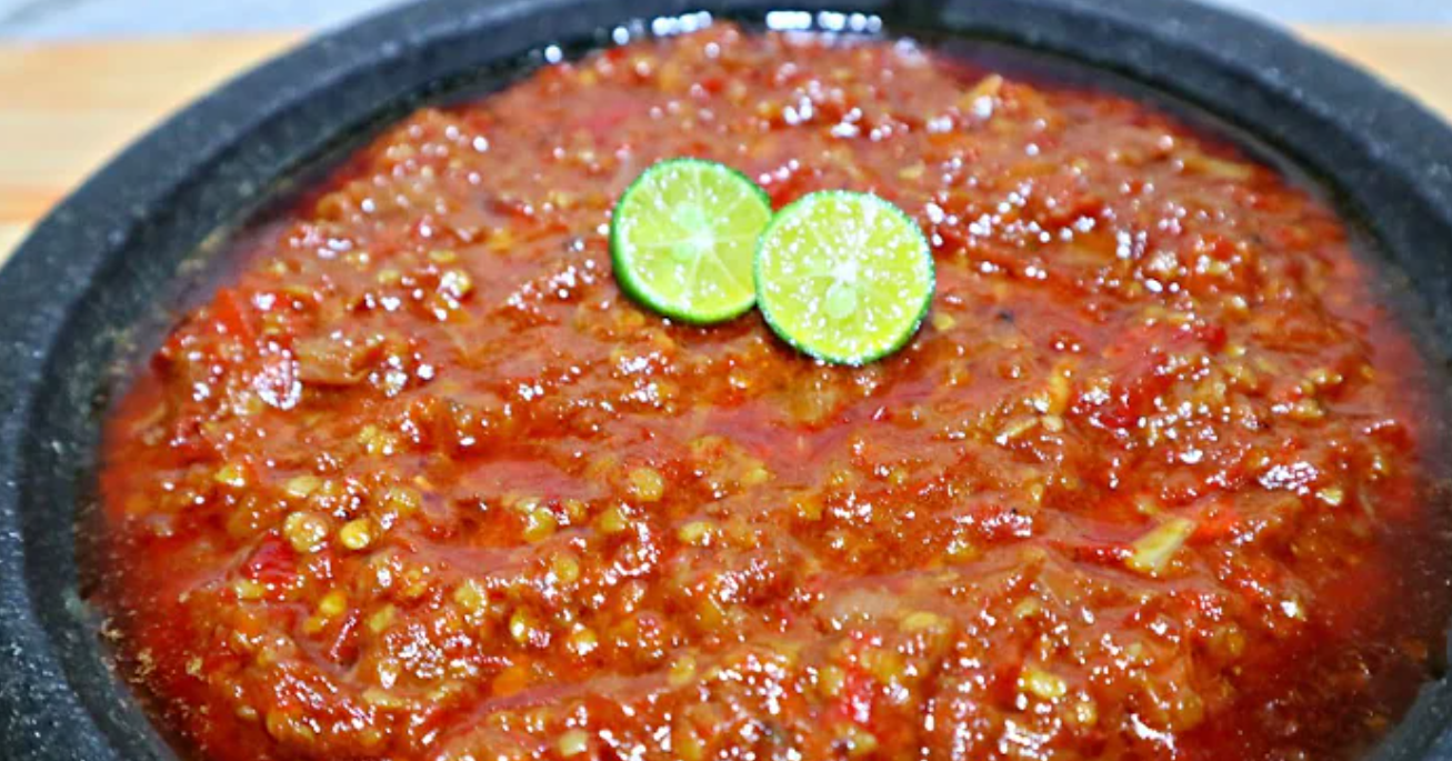 Ilustrasi sambal lalapan Lamongan yang nikmati disantap bareng ayam atau bebek goreng. (YOUTUBE @NURAAINI SOEWARTO)