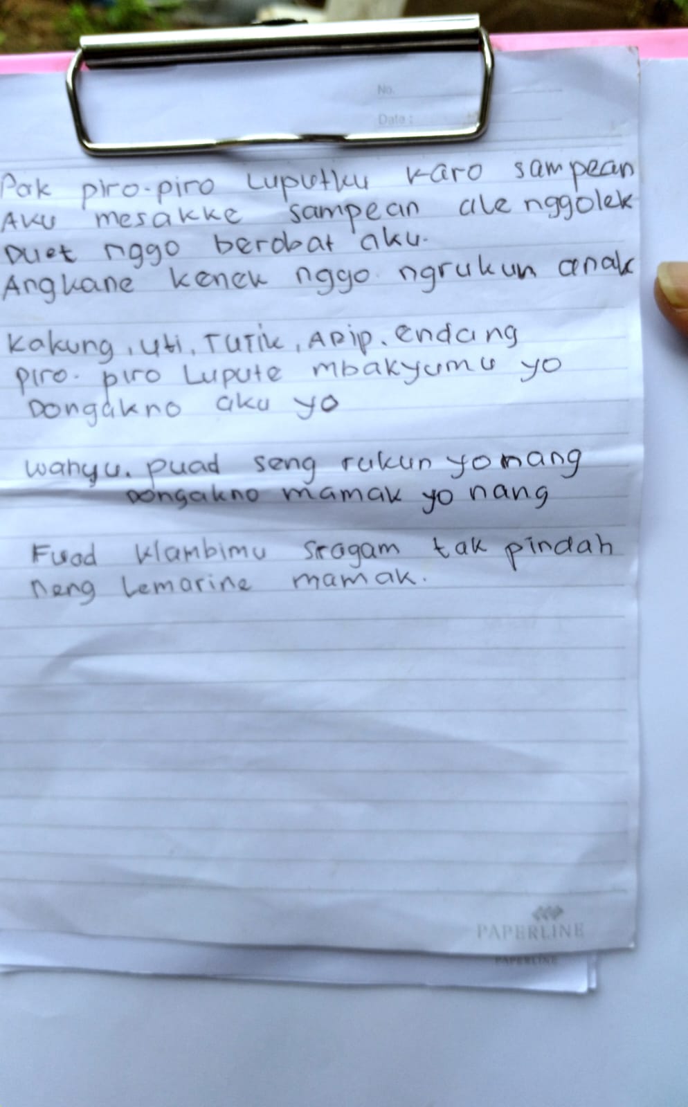 MENGERIKAN: Surat yang ditulis Ernawati sebelum ditemukan gantung diri, Kamis (7/3). Di hari yang sama, juga ada orang bunuh diri di Kecamatan Arjosari. (POLSEK ARJOSARI)