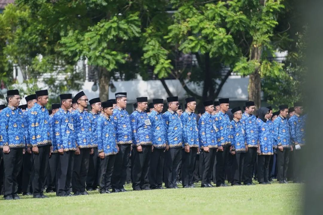 PEGAWAI PEMERINTAH: Diskon jam kerja ASN selama Ramadan tidak berlaku untuk tenaga pendidikan dan tenaga kesehatan.&nbsp;(NUR CAHYONO/RADAR PACITAN)