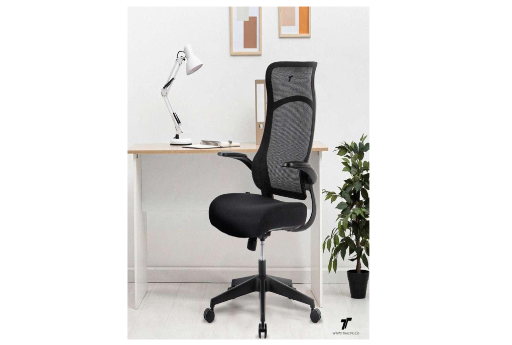 MENARIK: Rekomendasi gaming chair TTRacing. (BLIBLI)
