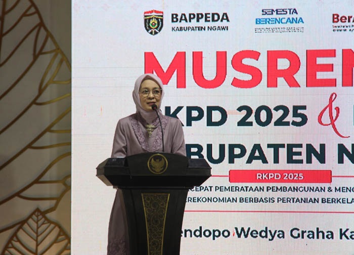SAMPAIKAN LAPORAN: Kepala Bappeda Ngawi Indah Kusuma Wardhani menyampaikan laporan terkait RPJPD 2025-2045 dan RKPD 2025.