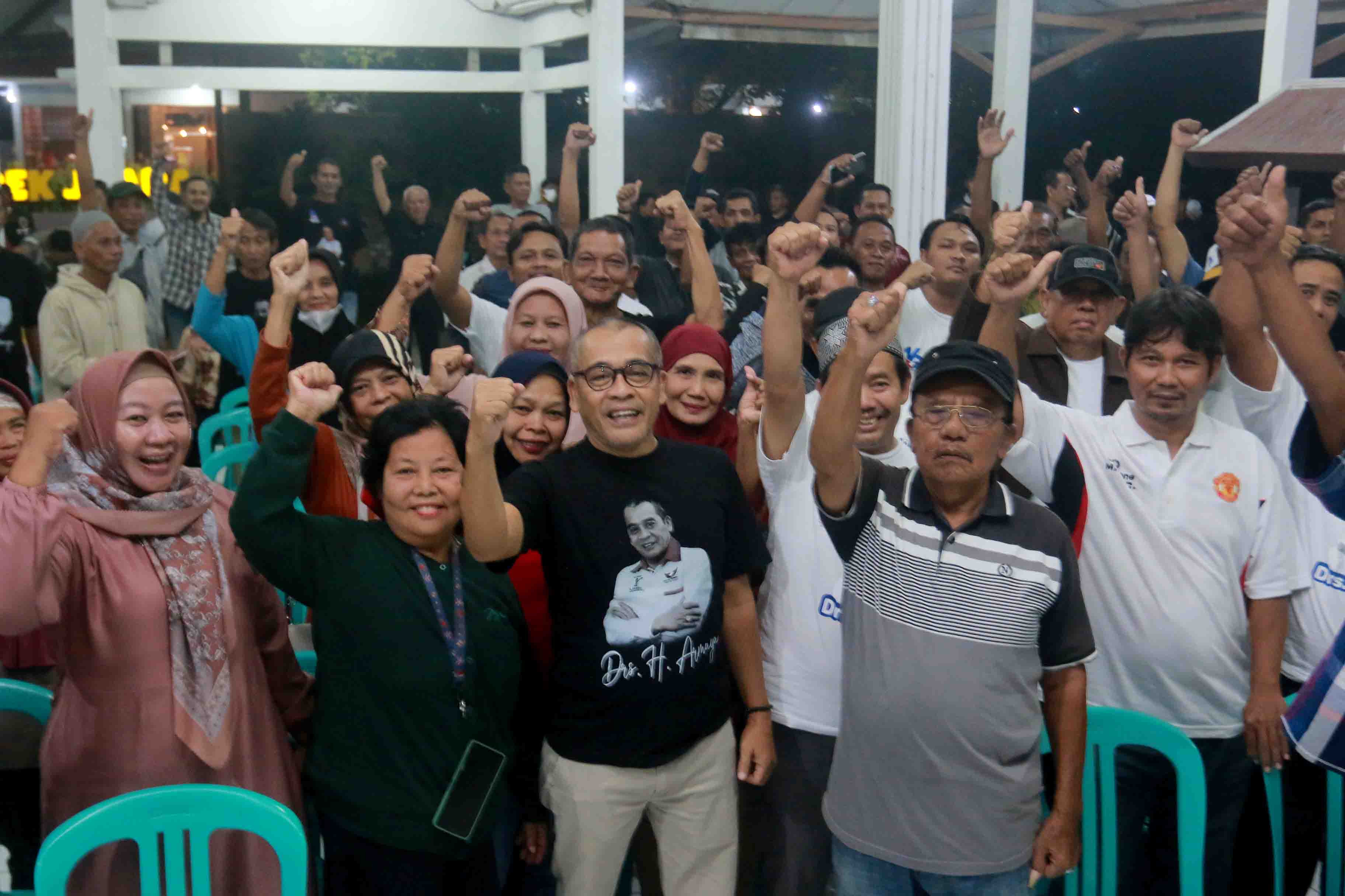 TEMU KONSTITUEN: Wakil Ketua DPRD Kota Madiun Armaya menggelar reses bersama warga di Kelurahan Taman pada Selasa (19/3) malam lalu. (BAGAS BIMANTARA/JAWA POS RADAR MADIUN)