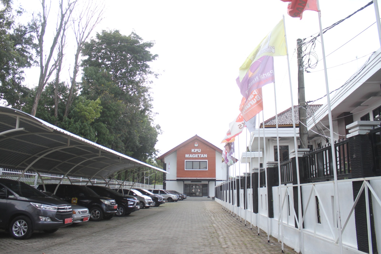 PENYELENGGARA: Komposisi komisioner KPU Magetan saat ini kurang lengkap sepeninggal Nur Salam yang terpilih sebagai anggota KPU Jatim. (AJI PUTRA/JAWA POS RADAR MAGETAN)