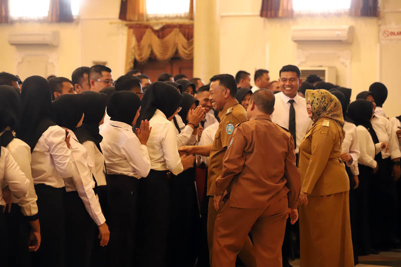 SUMPAH JANJI: Ratusan PPPK Ponorogo hasil seleksi 2023 dilantik di Gedung Sasana Praja, Selasa (26/3) lalu.