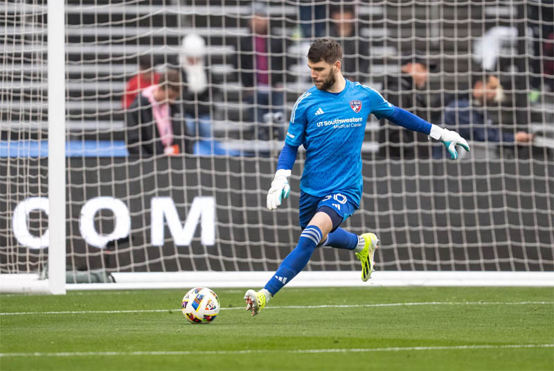 Potret Maarten Paes saat tampil dalam laga persahabatn antara Fc Dallas vs Inter Miami pada Selasa (23/1) Lalu.